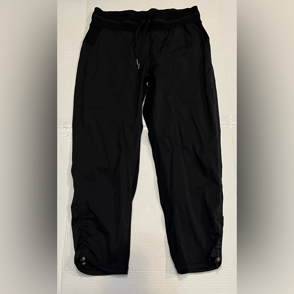 Lululemon Dance Studio Crop *25, size 8, black, adjust hem to customize fit

#93 - Picture 7 of 10